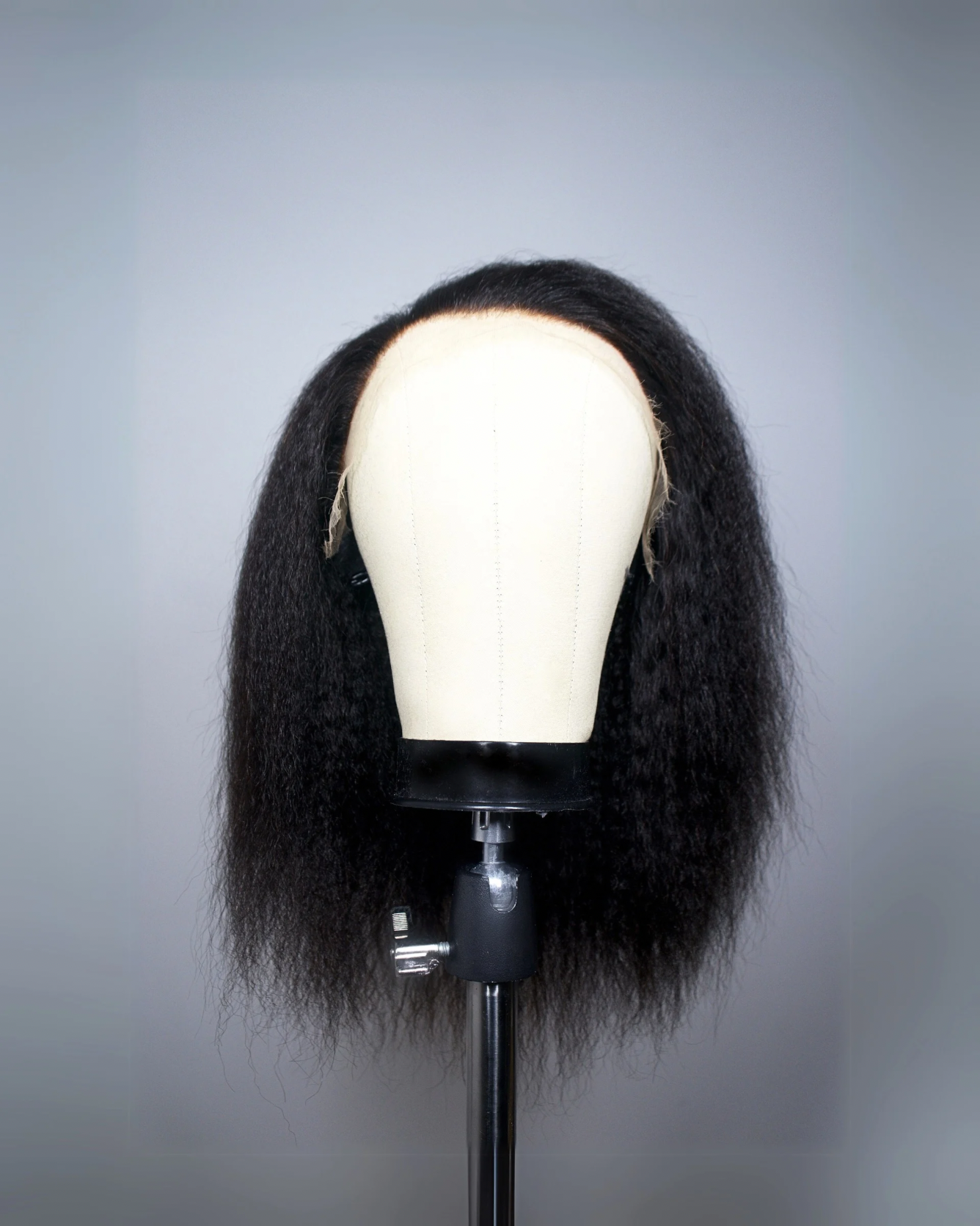 La Fascinante – Perruque Afro Kinky – Chloé Kitembo